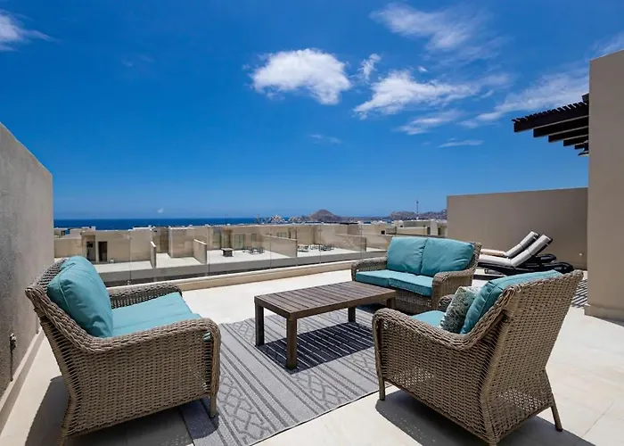 Ferienhaus Modern With Rooftop Lounge, Pools, Gym, Pickleball & Netflix Access