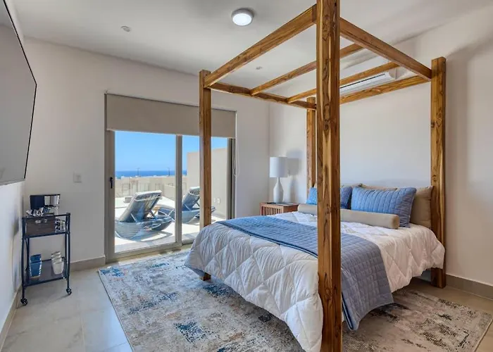 Ferienhaus Modern With Rooftop Lounge, Pools, Gym, Pickleball & Netflix Access *