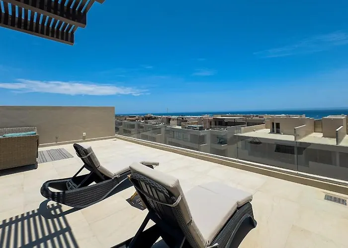 Modern With Rooftop Lounge, Pools, Gym, Pickleball & Netflix Access Ferienhaus Cabo San Lucas