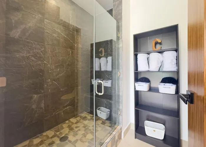 Modern With Rooftop Lounge, Pools, Gym, Pickleball & Netflix Access