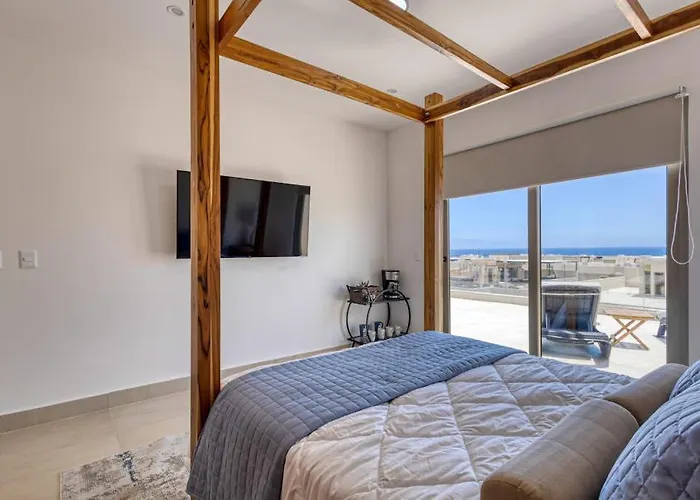Modern With Rooftop Lounge, Pools, Gym, Pickleball & Netflix Access