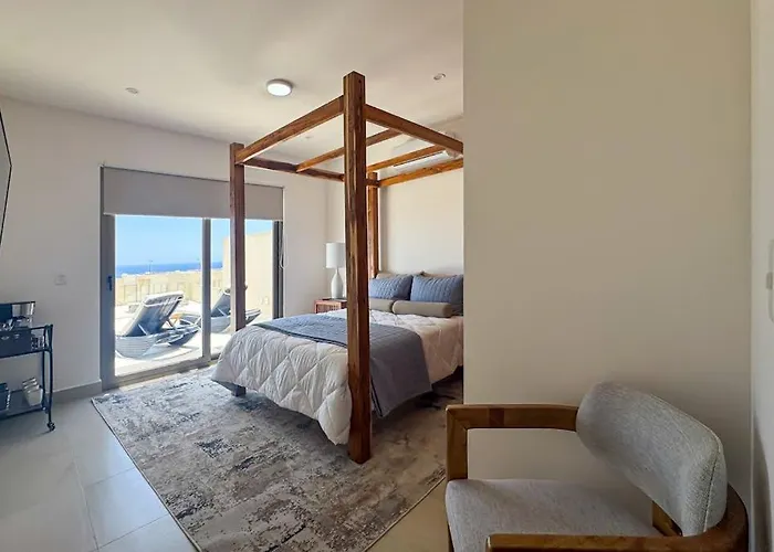 Hébergement de vacances Modern With Rooftop Lounge, Pools, Gym, Pickleball & Netflix Access *
