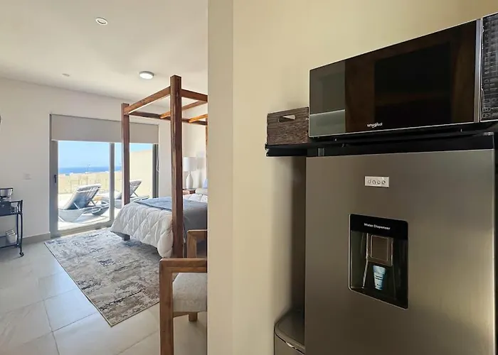 Modern With Rooftop Lounge, Pools, Gym, Pickleball & Netflix Access Hébergement de vacances