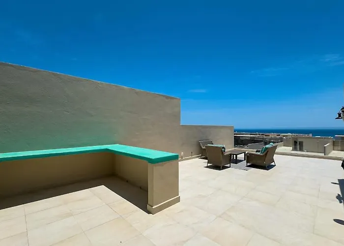 Modern With Rooftop Lounge, Pools, Gym, Pickleball & Netflix Access Cabo San Lucas