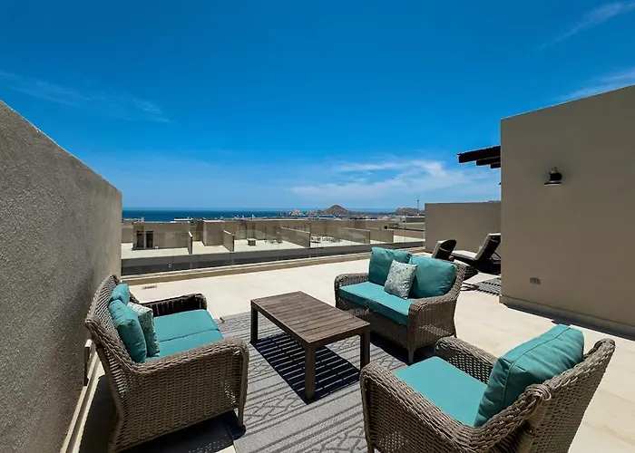 Modern With Rooftop Lounge, Pools, Gym, Pickleball & Netflix Access Ferienhaus Cabo San Lucas