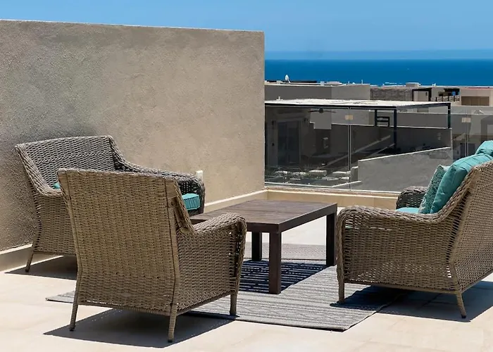 Modern With Rooftop Lounge, Pools, Gym, Pickleball & Netflix Access Ferienhaus *