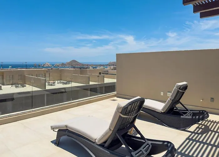 Modern With Rooftop Lounge, Pools, Gym, Pickleball & Netflix Access