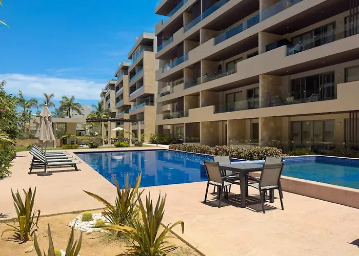 Modern With Rooftop Lounge, Pools, Gym, Pickleball & Netflix Access Cabo San Lucas