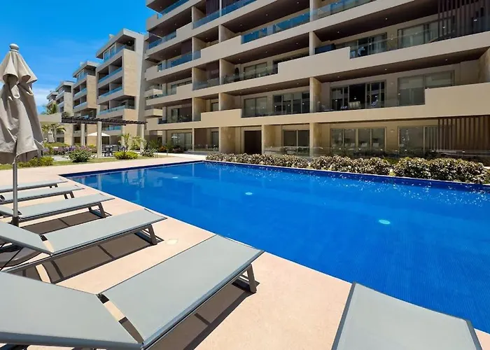 Hébergement de vacances Modern With Rooftop Lounge, Pools, Gym, Pickleball & Netflix Access