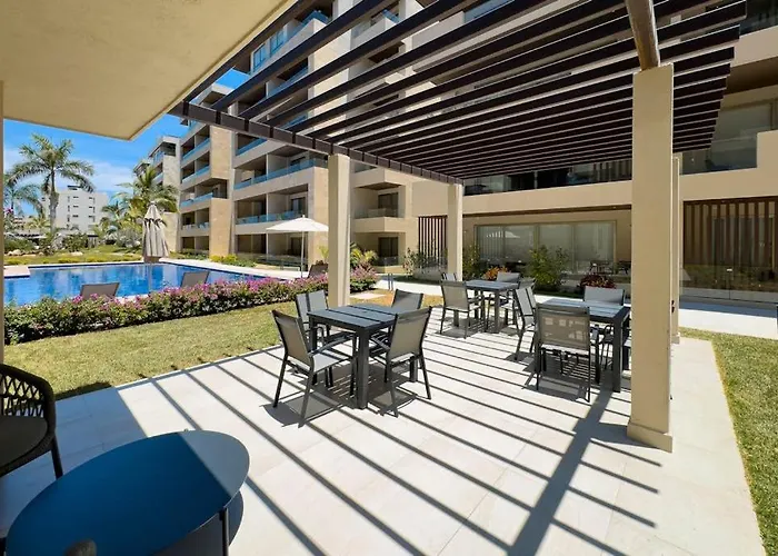 Modern With Rooftop Lounge, Pools, Gym, Pickleball & Netflix Access Cabo San Lucas