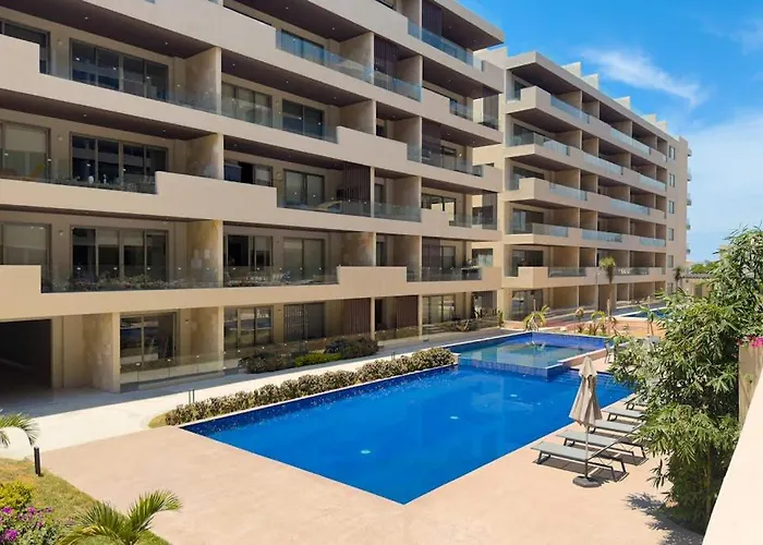 Modern With Rooftop Lounge, Pools, Gym, Pickleball & Netflix Access * Cabo San Lucas
