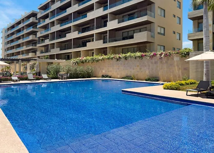 Modern With Rooftop Lounge, Pools, Gym, Pickleball & Netflix Access Ferienhaus Cabo San Lucas