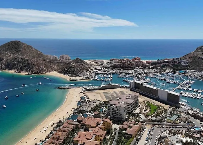Modern With Rooftop Lounge, Pools, Gym, Pickleball & Netflix Access Cabo San Lucas